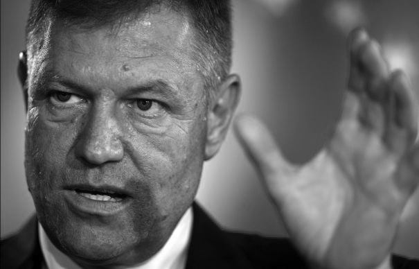 iohannis mana stop 2014 b&w